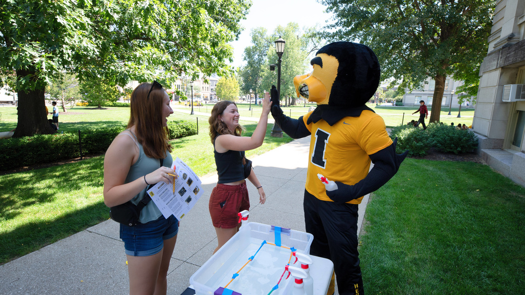 Herky and students on pentacrest